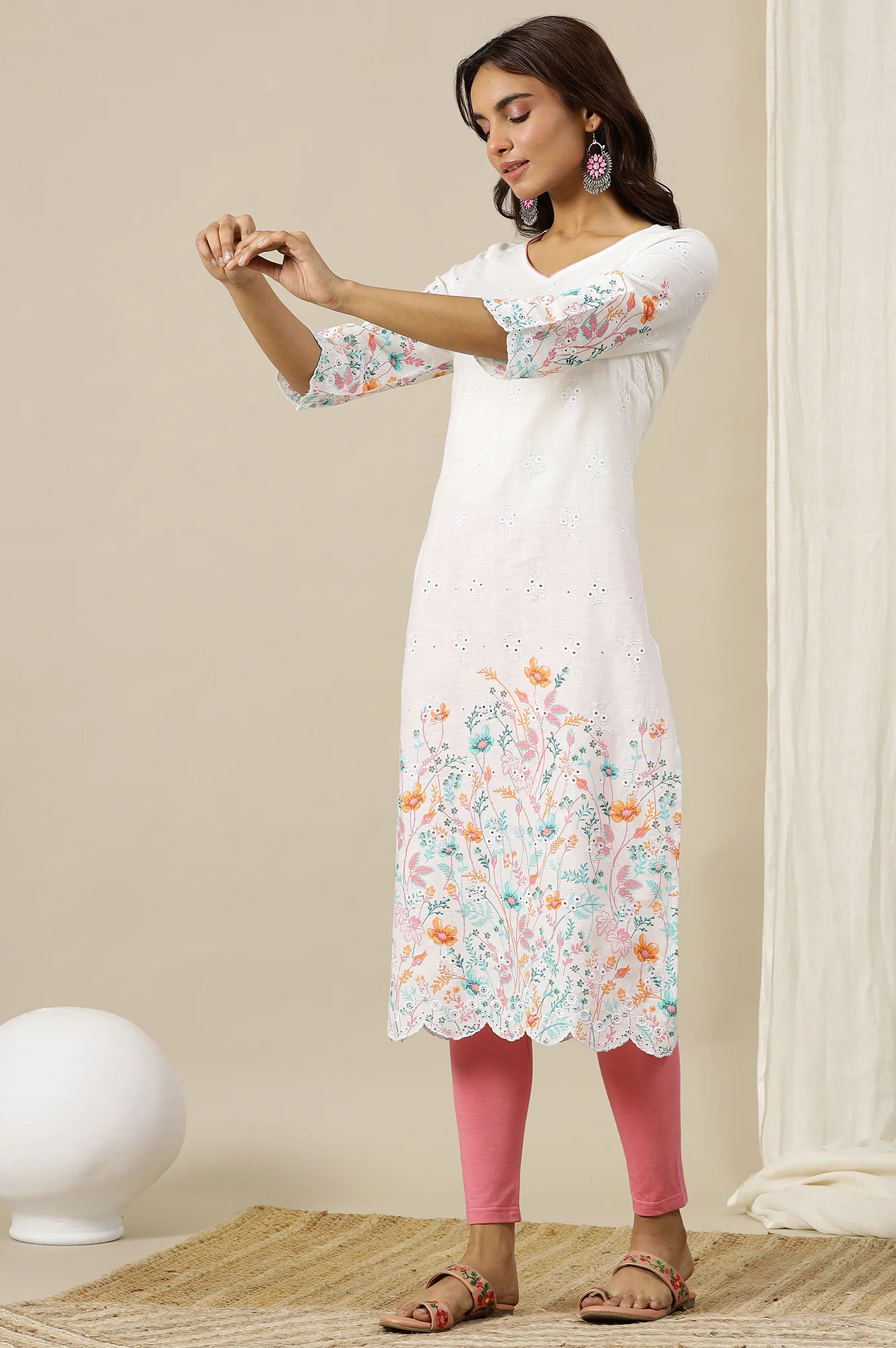 White Floral Printed Schiffli Embroidered Sweetheart Neck Straight Kurta - Image 5