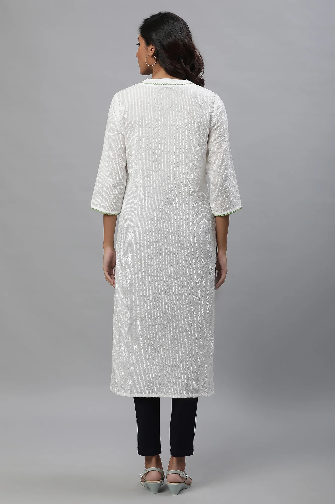 White Floral Printed Textured Cotton Straight Kurta and Jeggings Set - Image 4