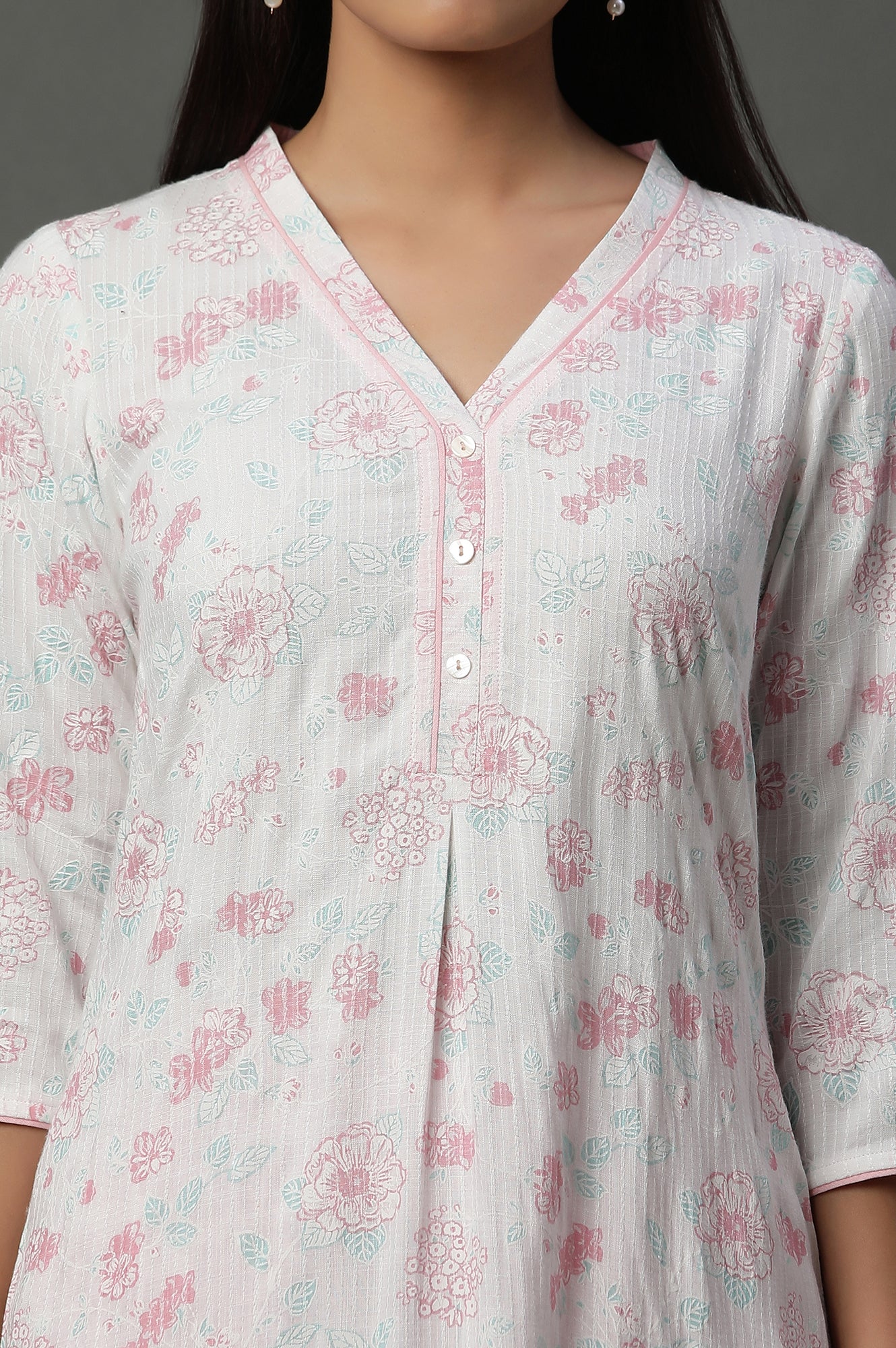 White Floral Printed V-neck Kurta - Image 7
