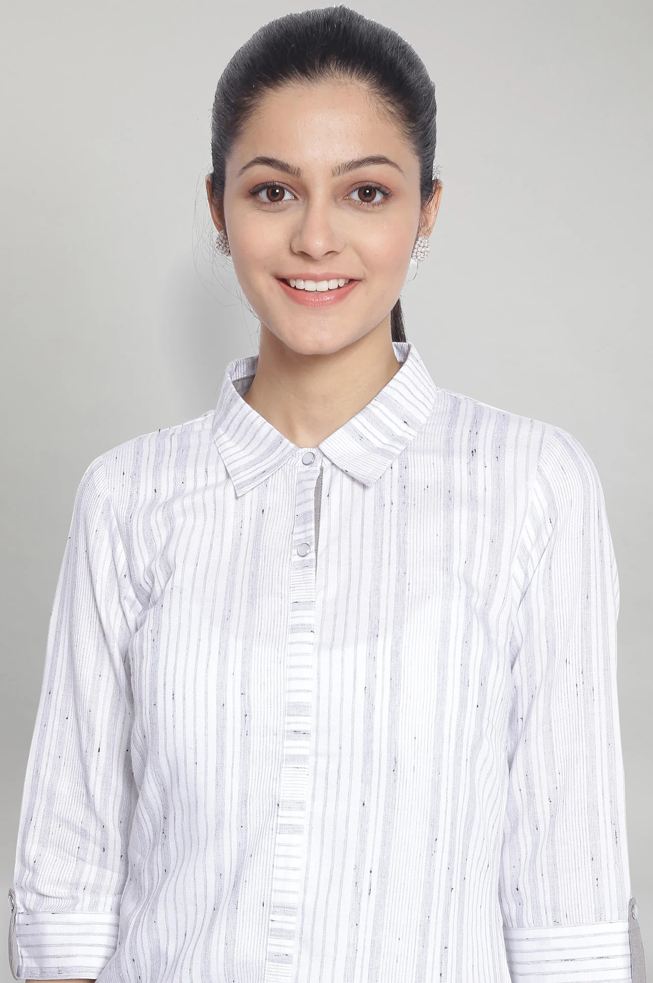 White Geometric Printed Cotton Flax Straight Kurta and Palazzo Set - Image 2