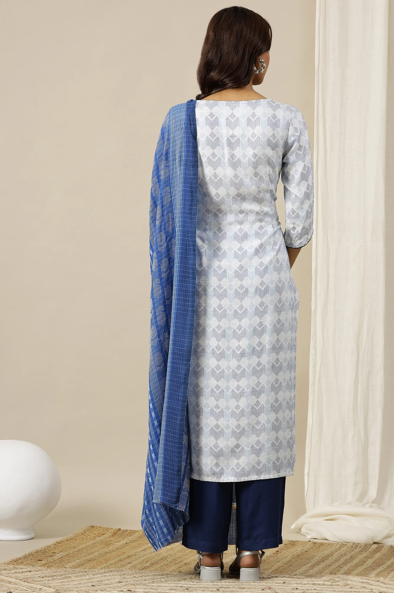 White Geometric Printed Textured Rayon Straight Kurta, Pants and Dupatta Set - Image 5