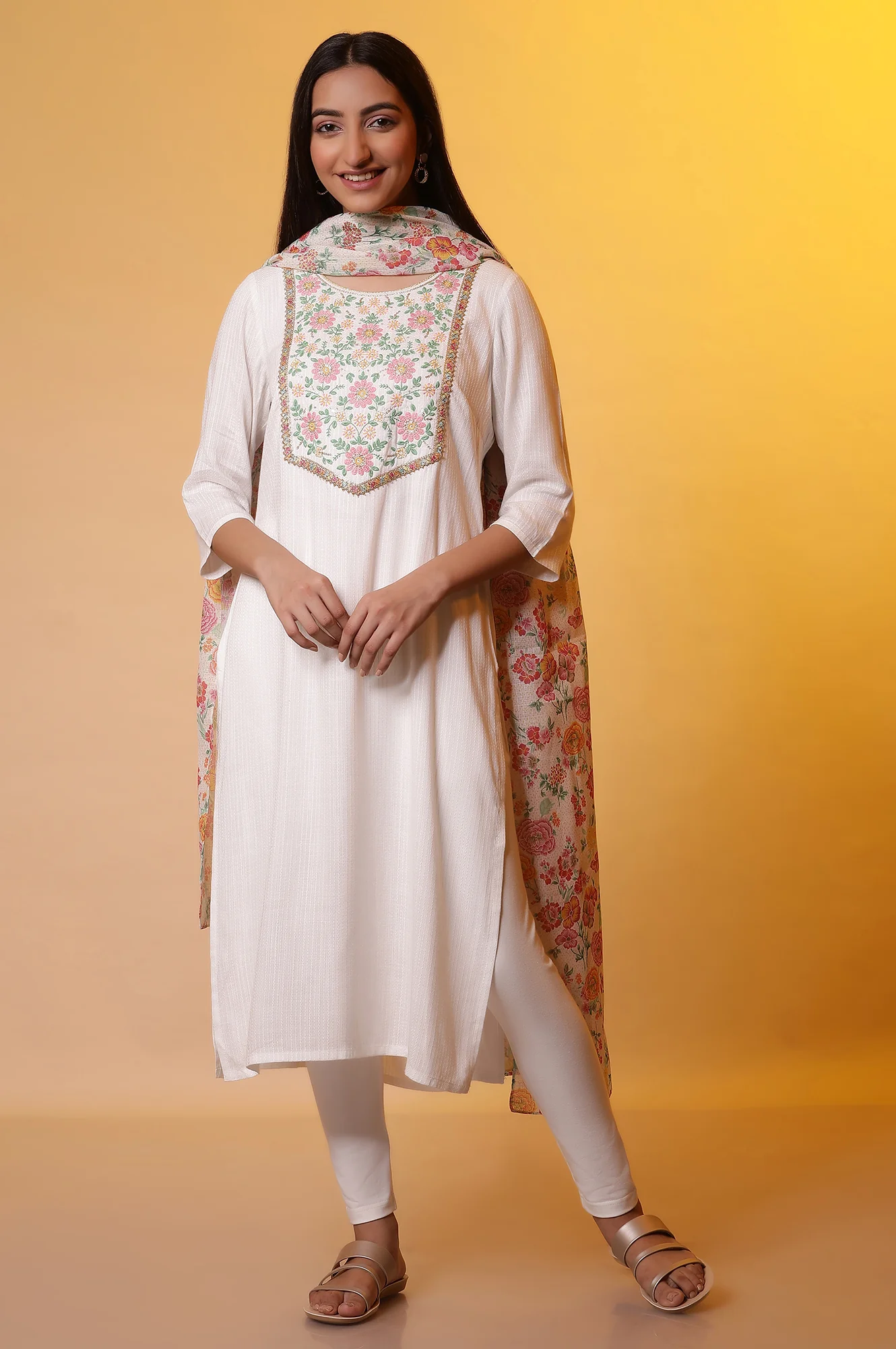 White Metallic Embroidered Kurta - Image 2