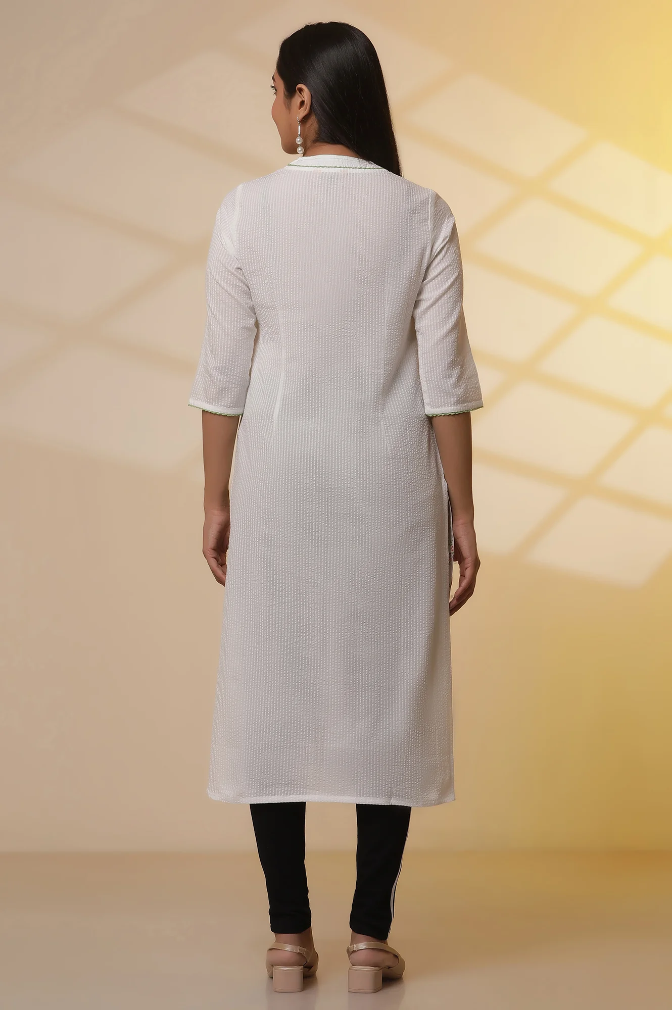 White Textured Cotton Floral Printed Kurta and Denim Jeggings Set - Image 4