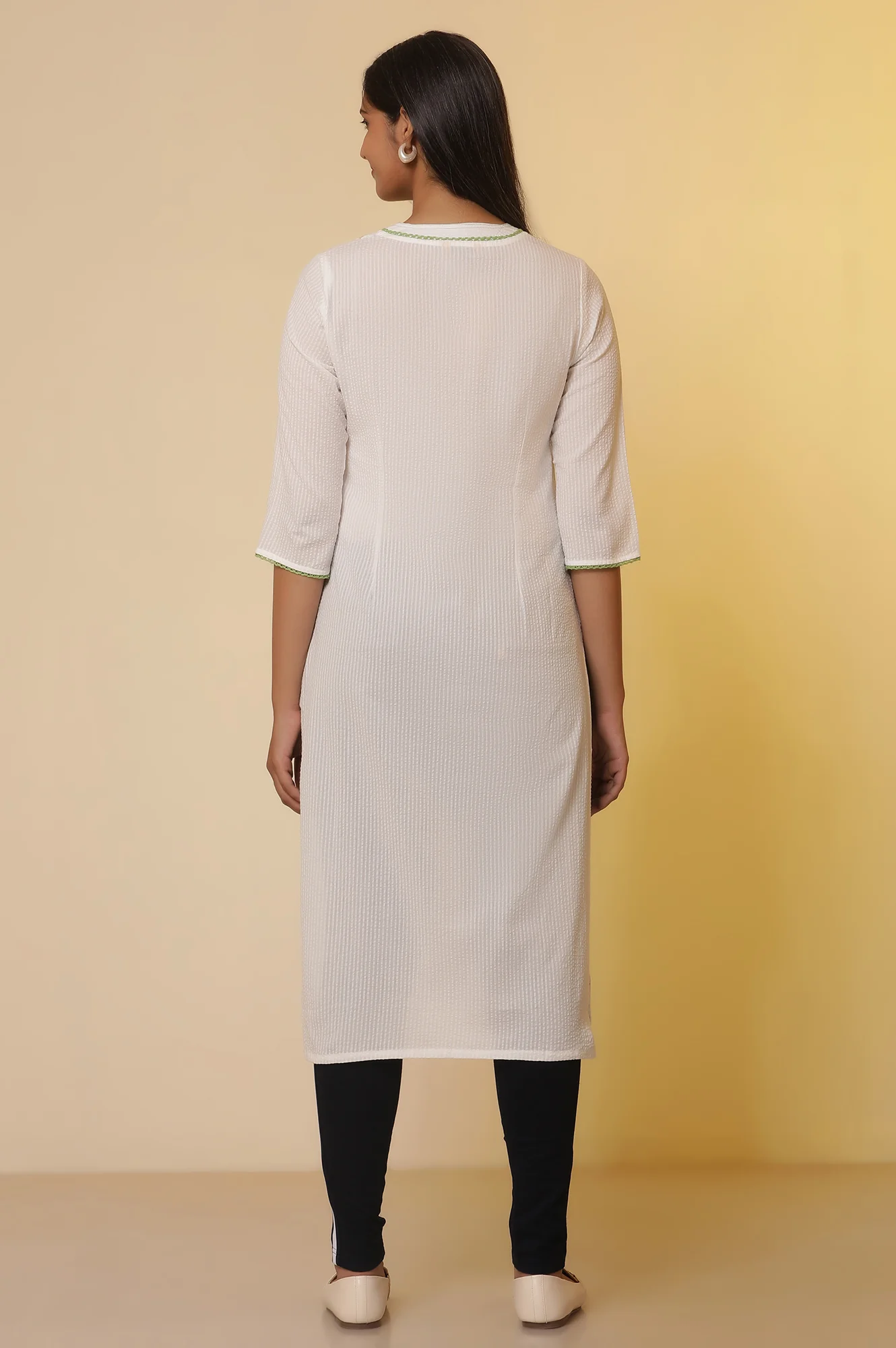 White Textured Cotton Floral Printed Kurta and Denim Jeggings Set - Image 4