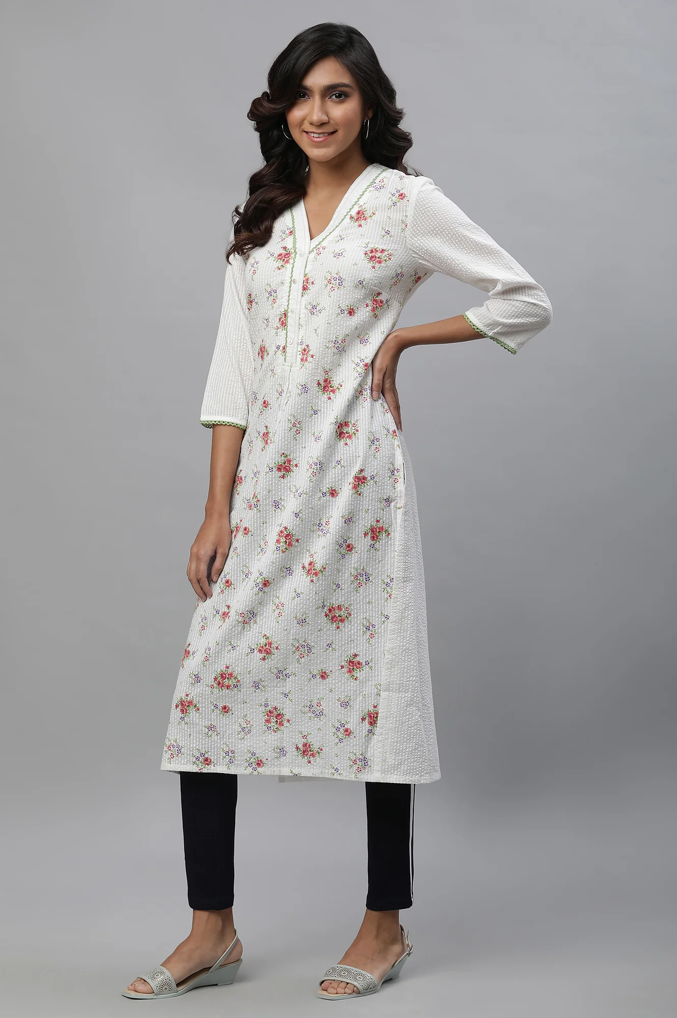 White Textured Cotton Kurta with Pink Floral Print - Image 4