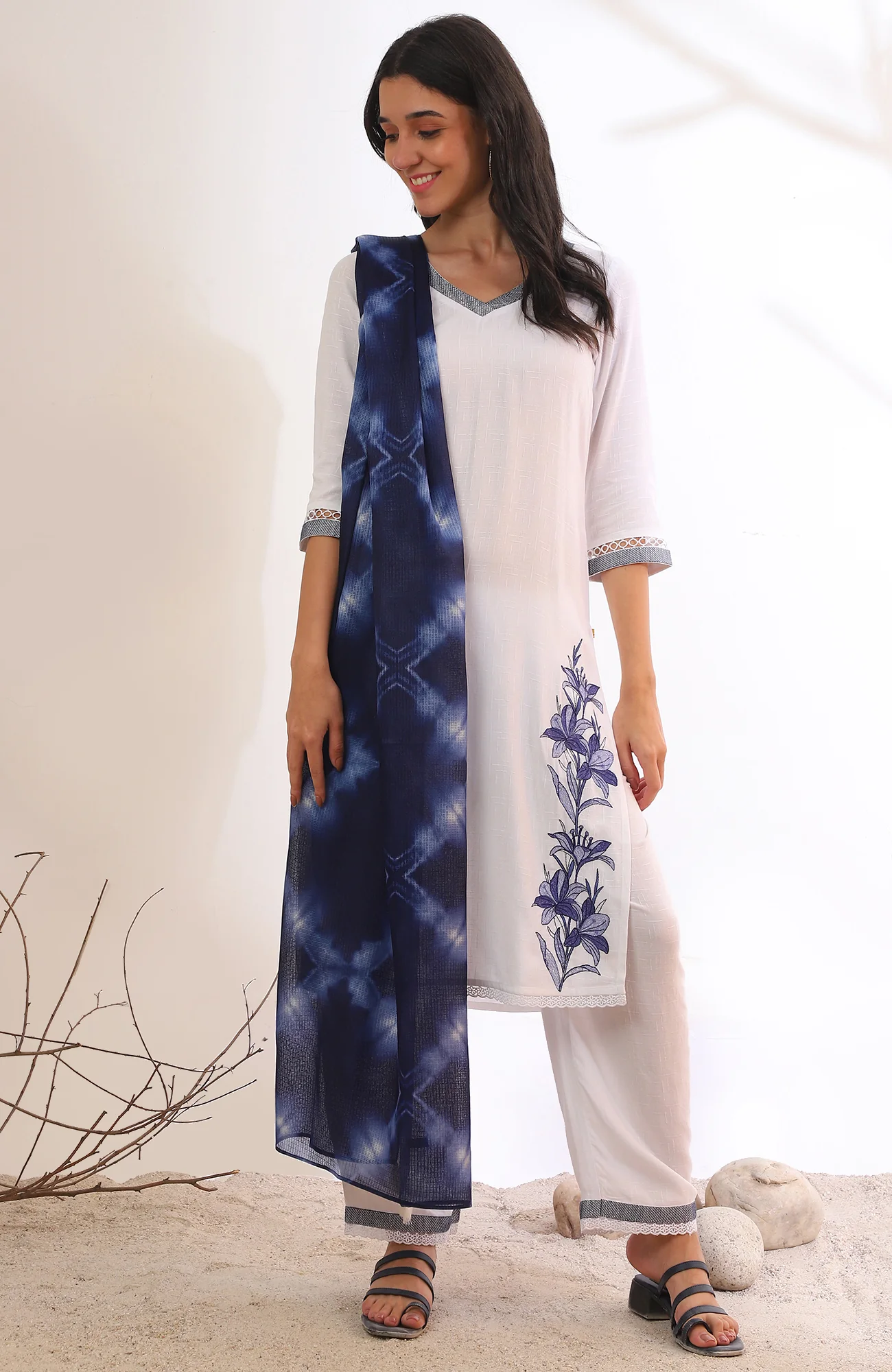 White Solid Straight Kurta with Palazzo & Dupatta Set - Image 3