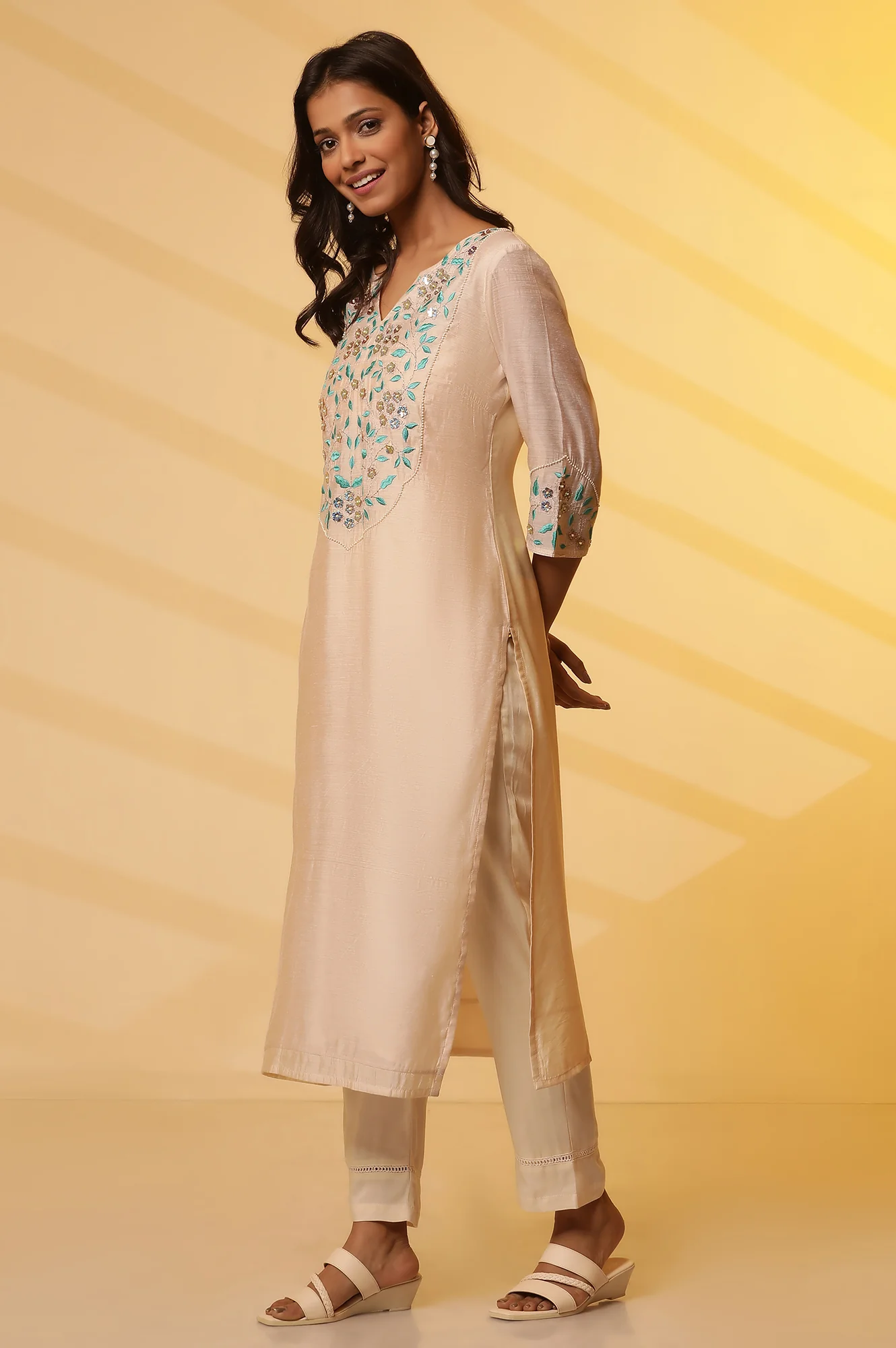 Whote Embroidered Kurta, Trousers and Dupatta Set - Image 3