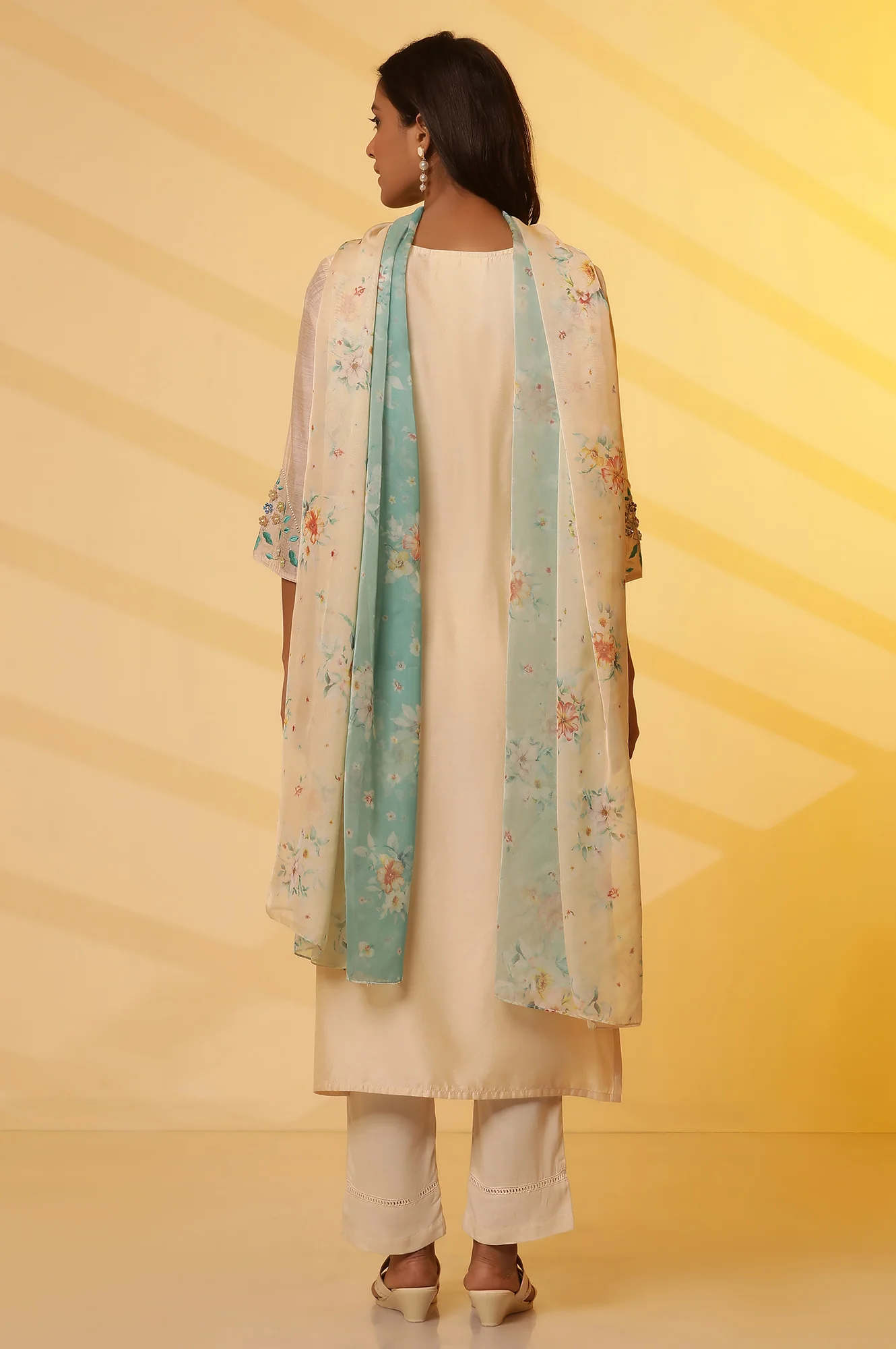 Whote Embroidered Kurta, Trousers and Dupatta Set - Image 4