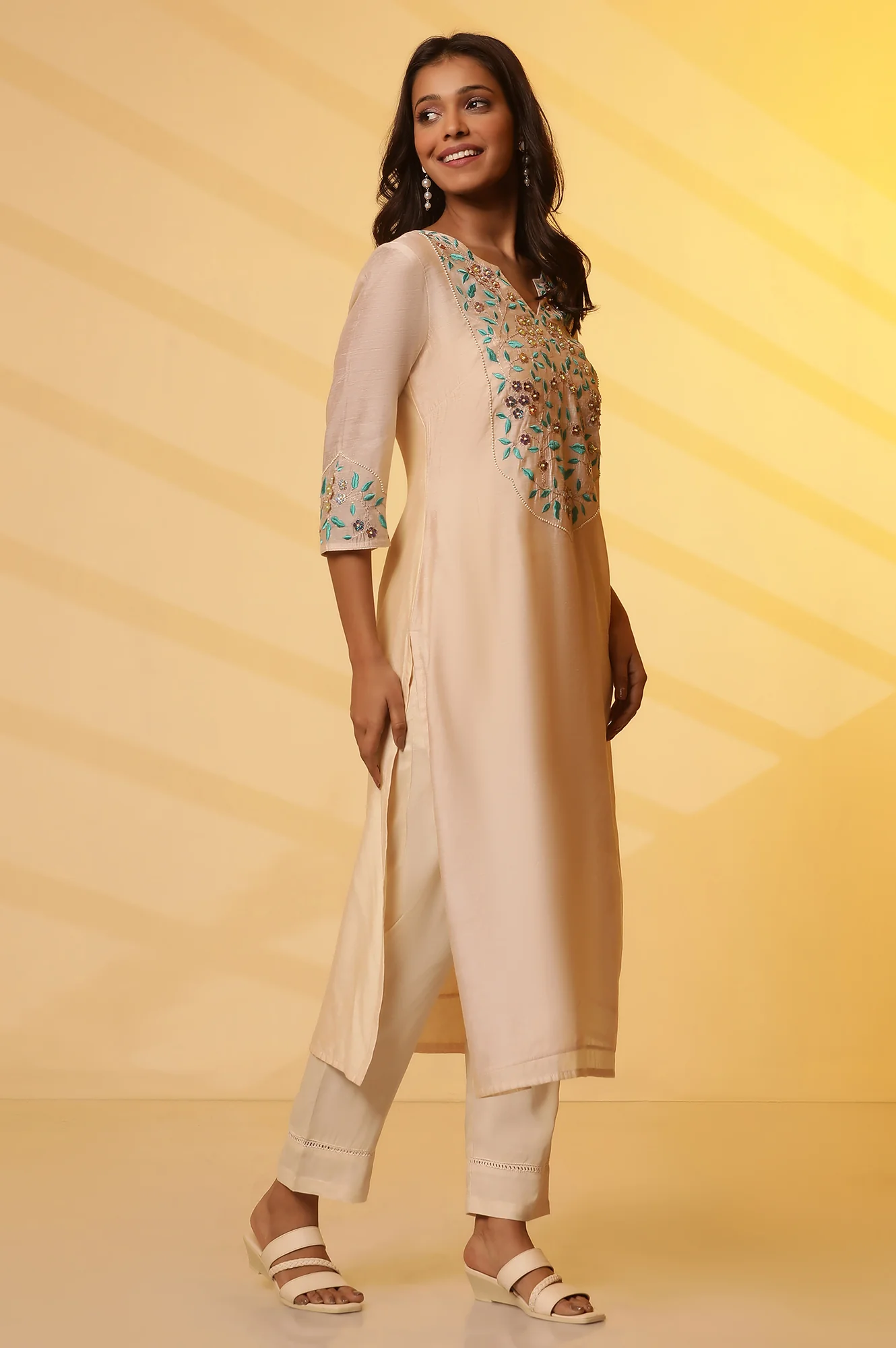 Whote Embroidered Kurta, Trousers and Dupatta Set - Image 5
