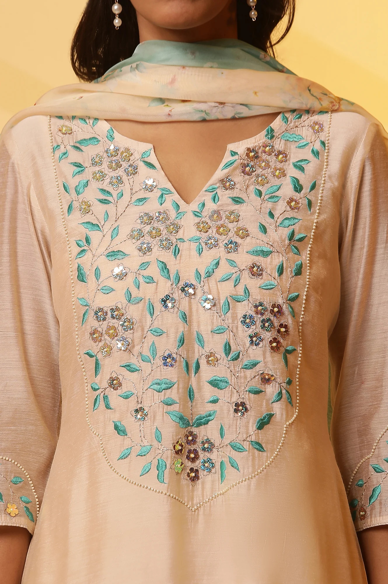 Whote Embroidered Kurta, Trousers and Dupatta Set - Image 6