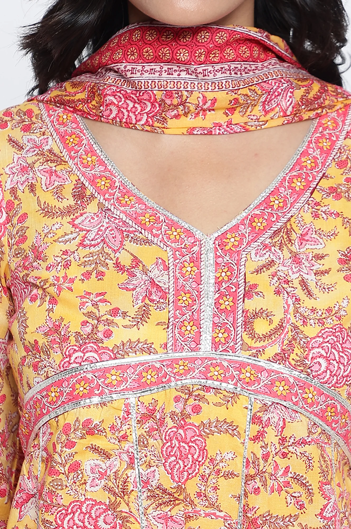 Yellow Floral Printed Lace Pure Cotton Kurta, Legging and Stole Set - Image 2