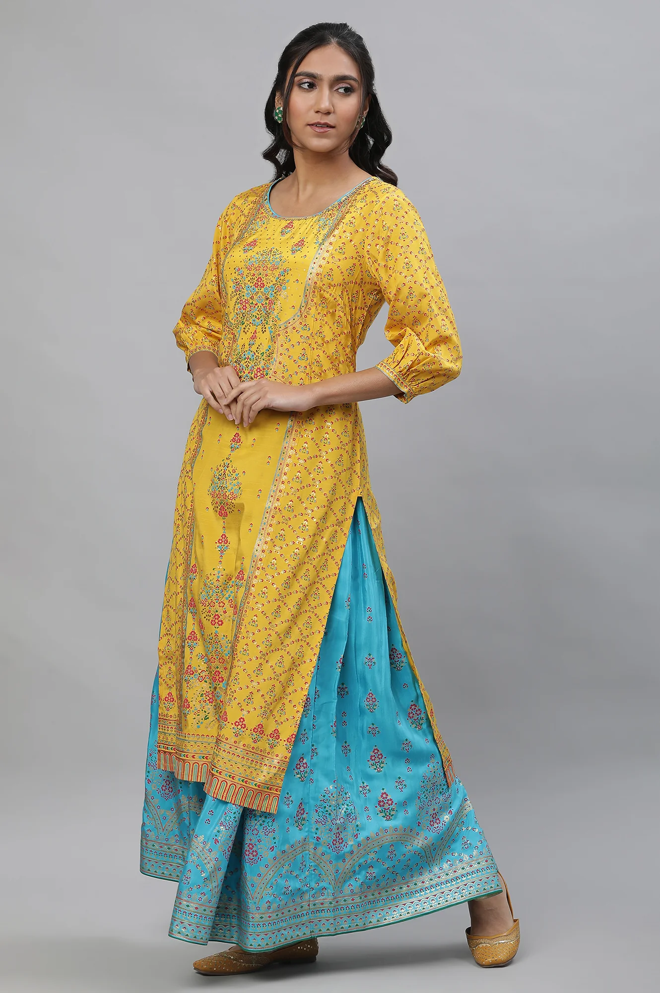 Yellow Foil Printed Embellished Festive Kurta - Image 3