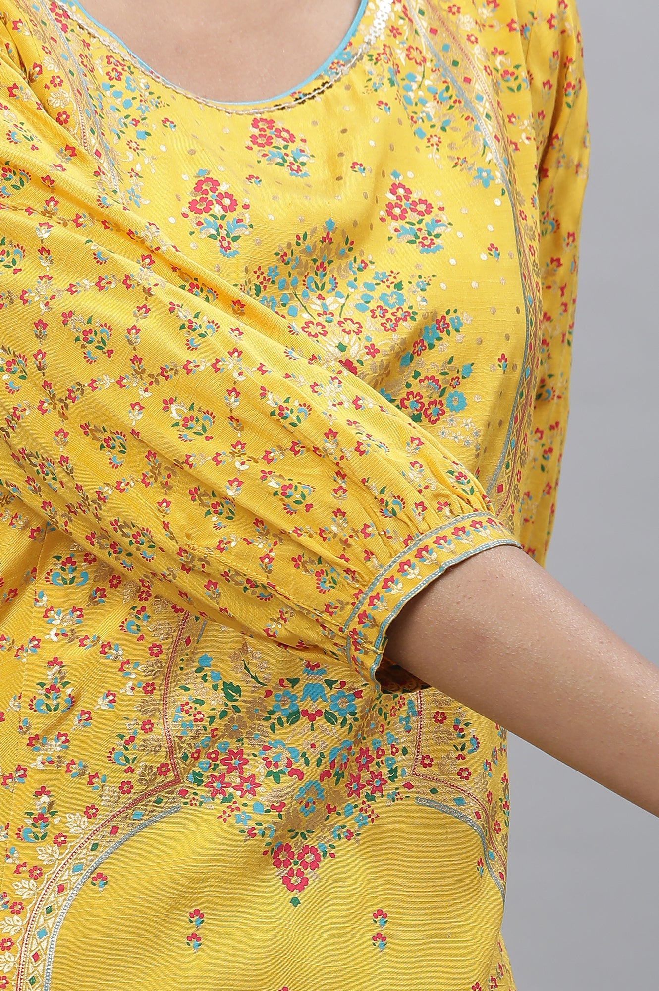 Yellow Foil Printed Embellished Festive Kurta - Image 7