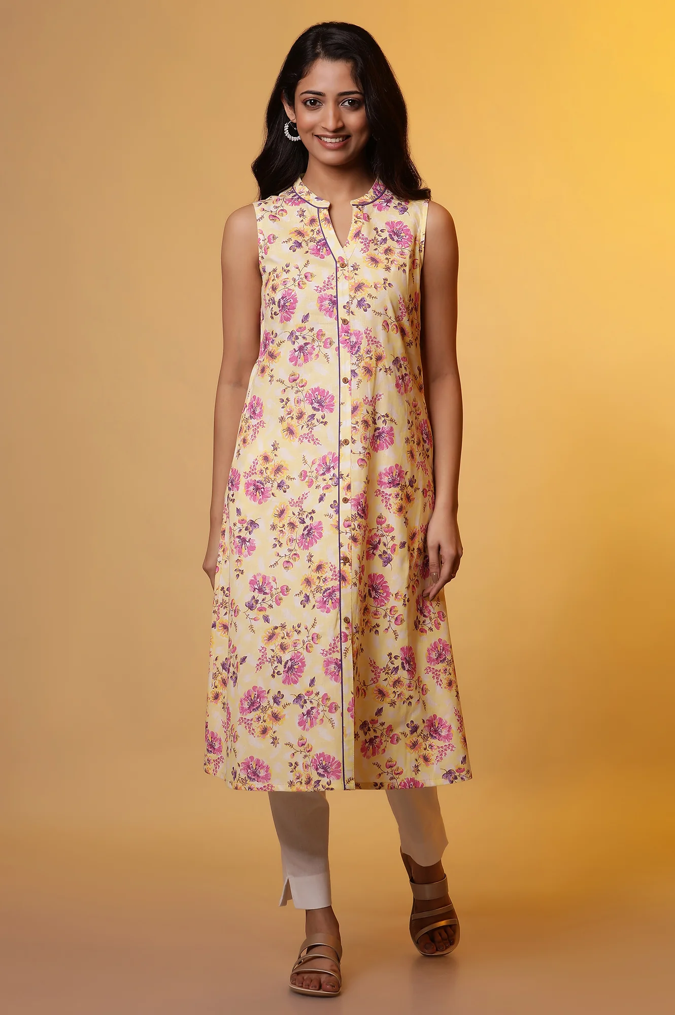 Yellow Sleeveless Floral Printed Kurta - Image 3