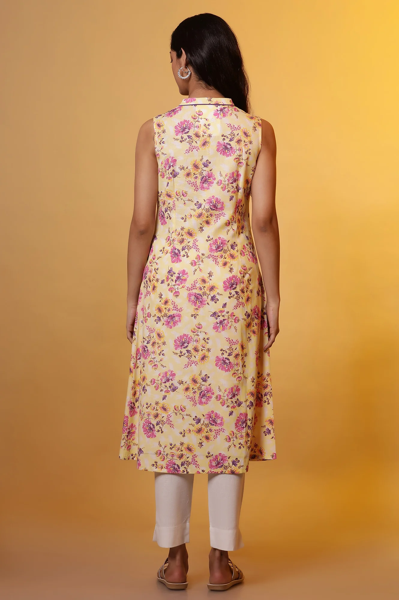 Yellow Sleeveless Floral Printed Kurta - Image 5
